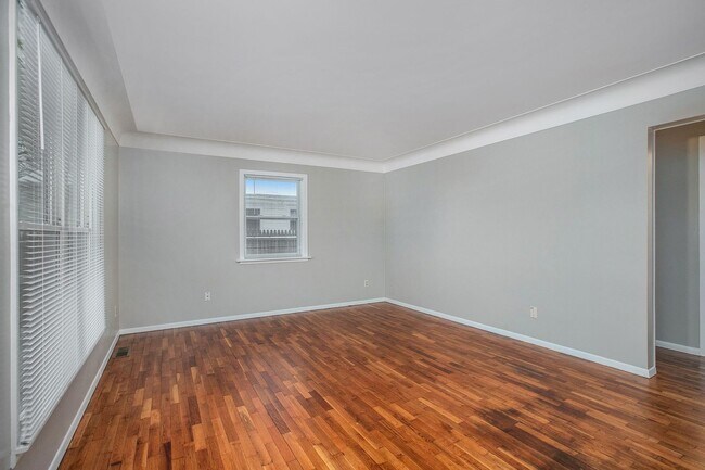 Building Photo - 2/1 Ranch Style Home