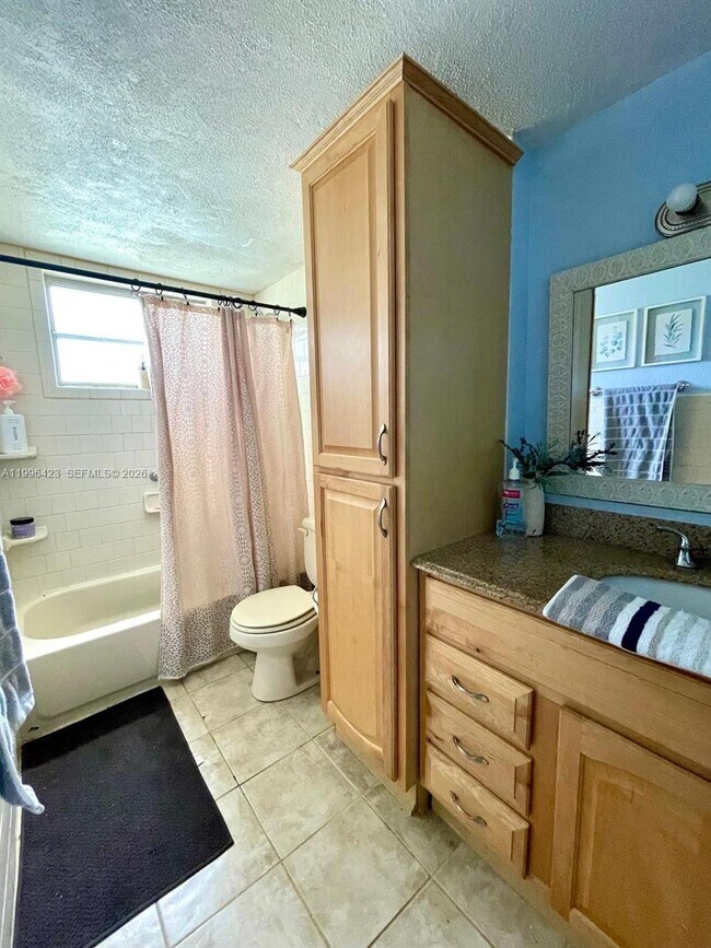 Building Photo - 8423 SW 137th Ave