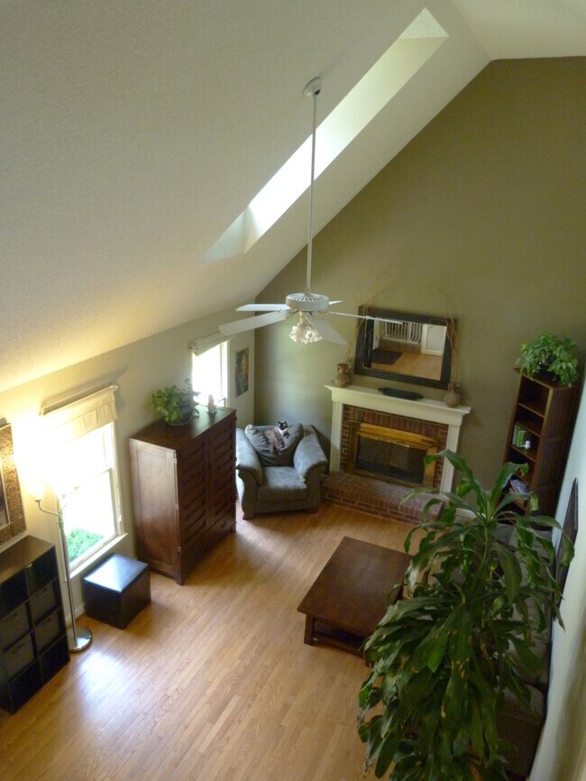 Building Photo - 211 Sandlewood Dr