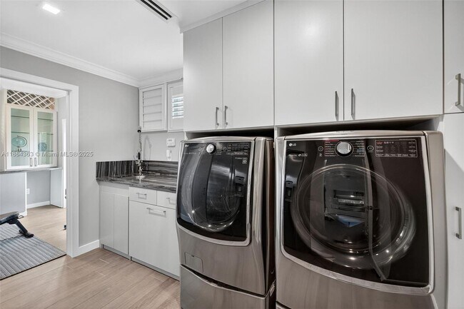 Building Photo - 1009 Tangelo Isle
