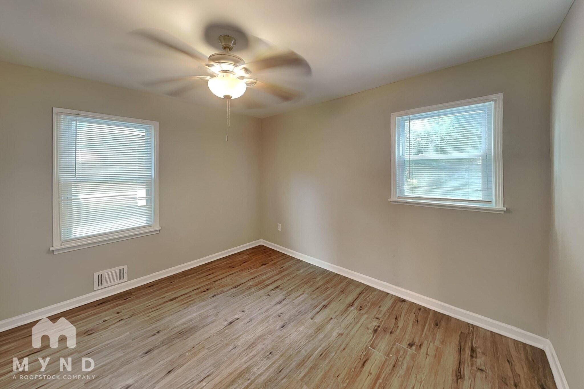 Building Photo - 6345 Oakview Ln