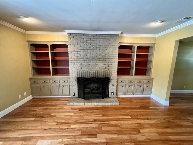 Building Photo - 7211 Mesa Dr