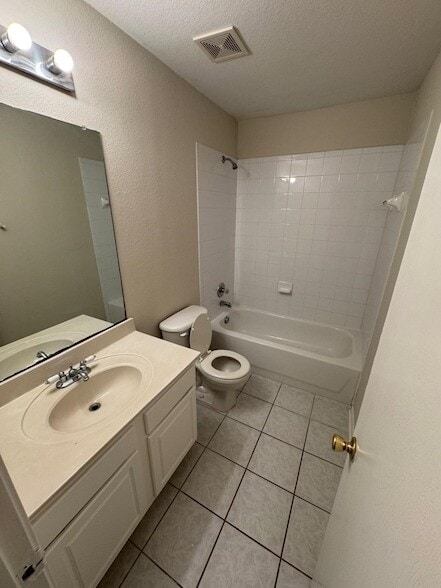 Building Photo - 9205 Lenox Dr