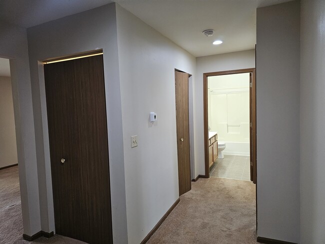 Building Photo - 311 Village Creek Dr