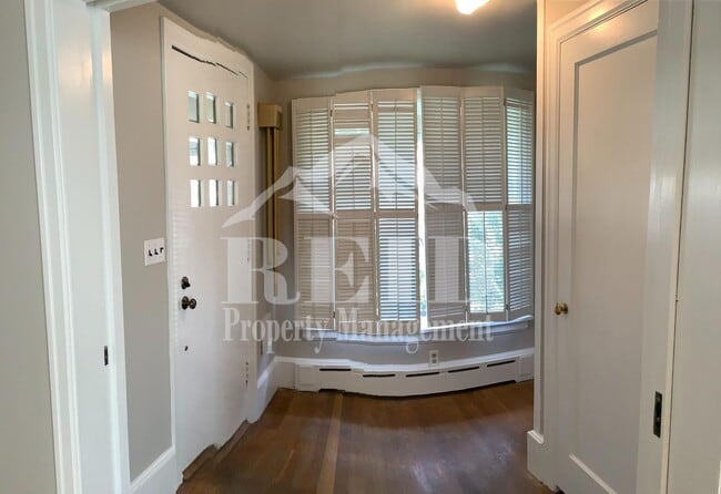 Building Photo - Large home/3bed 3 bath with bonus/office room just outside of PSNS and close to Bremerton Ferry