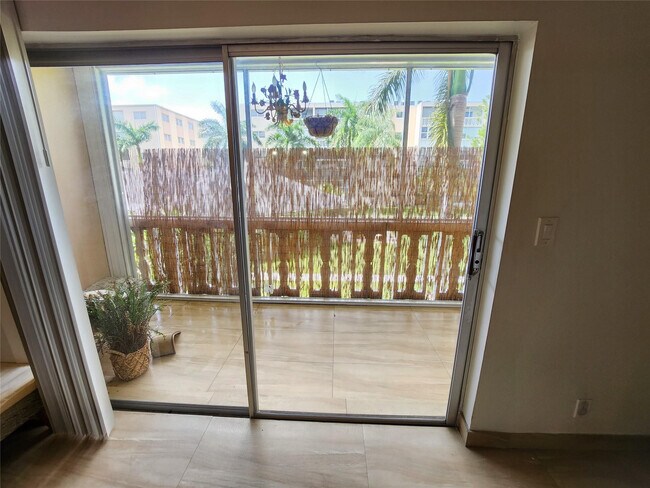 Building Photo - 219 NE 14th Ave