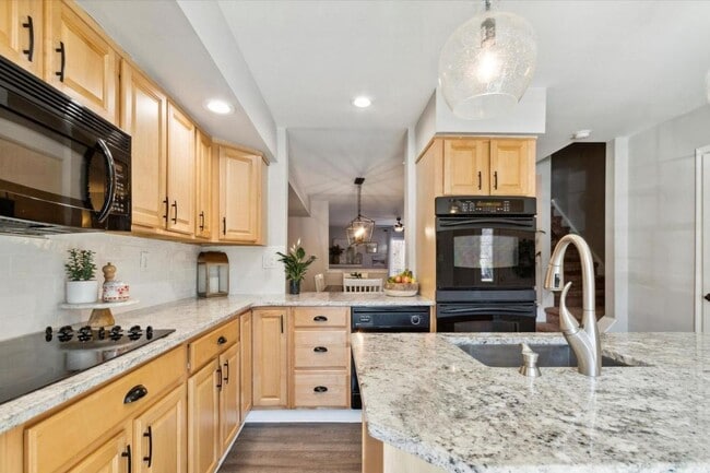 Building Photo - 4 Bedroom 2 Bath Townhome in Exton Station