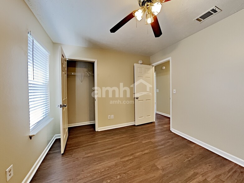 Building Photo - 1633 Jo Ann Dr
