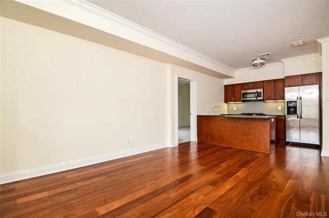 Building Photo - 30 Elm Pl