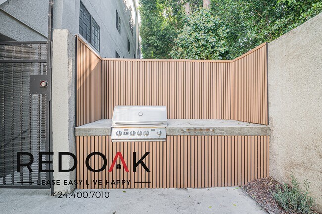 Building Photo - 4651 Cahuenga Blvd