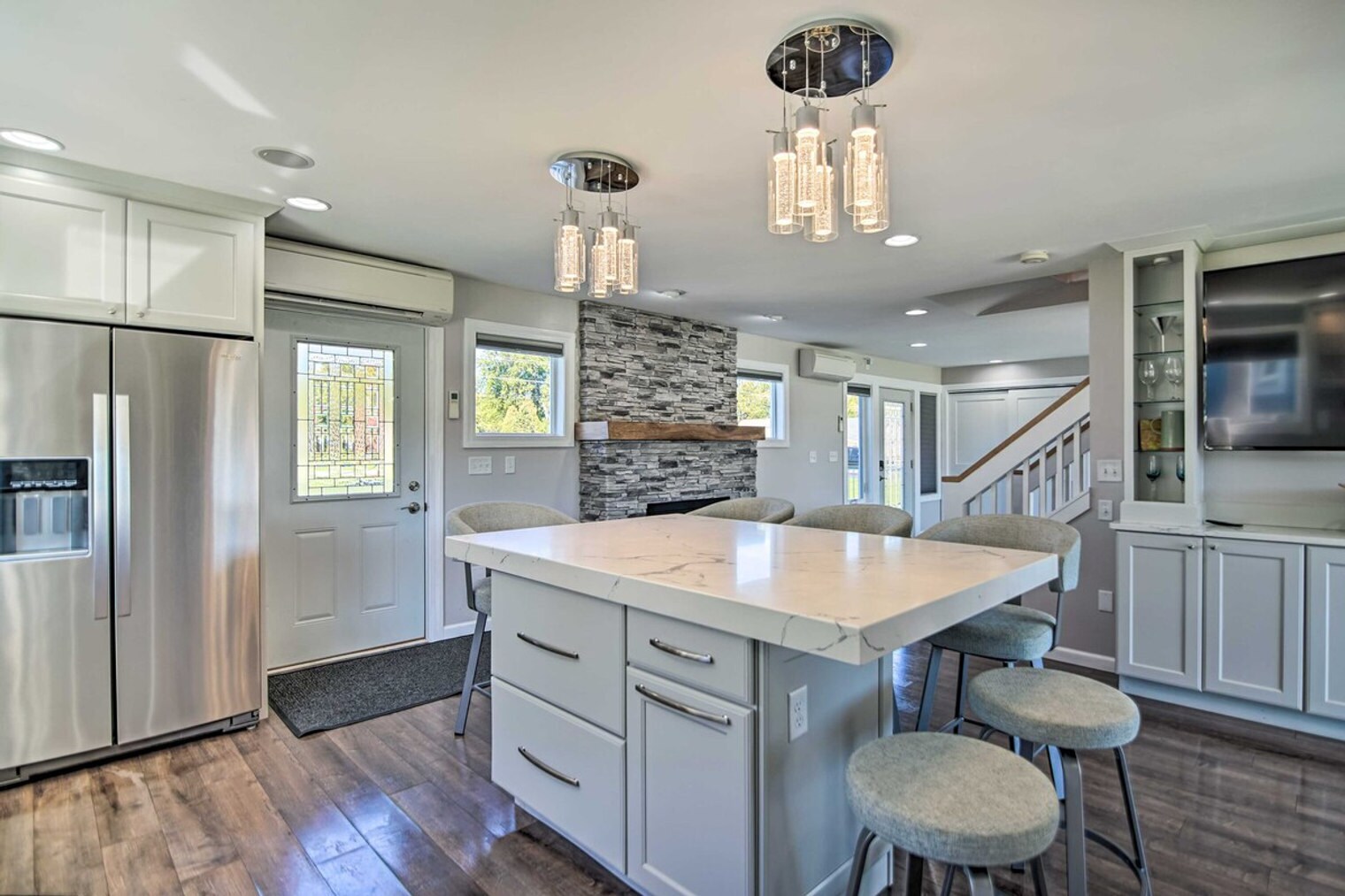 Building Photo - 2712 Shorewood Dr