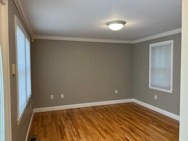 Building Photo - 303 Cabot St