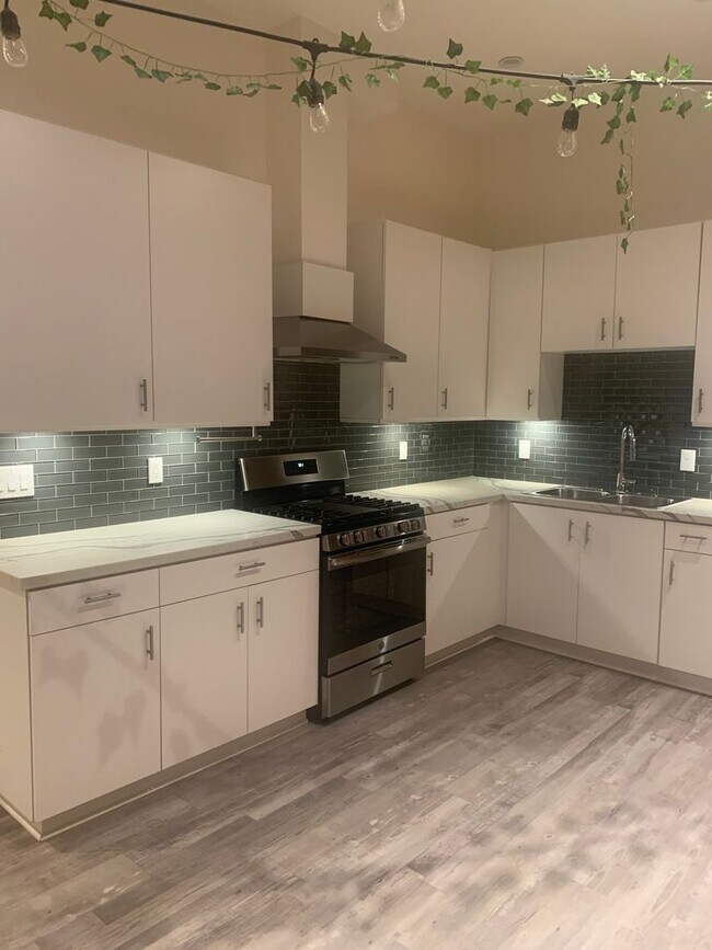 Building Photo - Promenade 151 - Work-Live