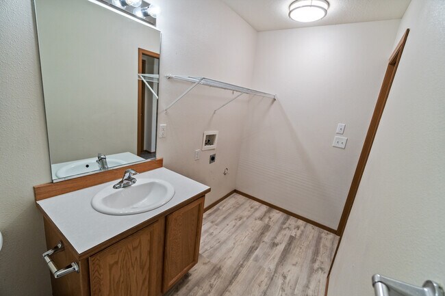 Building Photo - 1407 E Gilbert Ave
