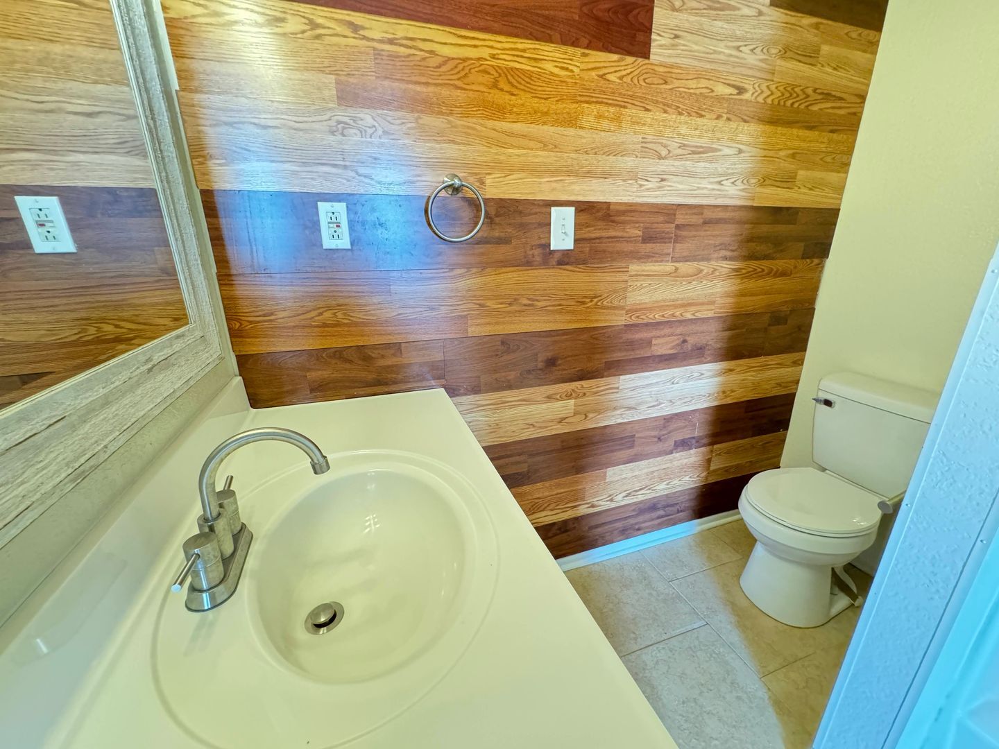 Building Photo - 2515 Bermuda Dr