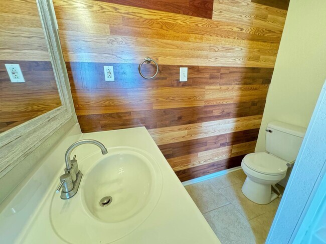 Building Photo - 2515 Bermuda Dr