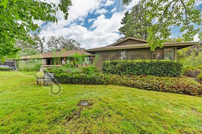 Building Photo - 9635 Oak Leaf Way