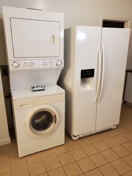 Refrigerator & Washer/Dryer - 3034 N Drake Ave