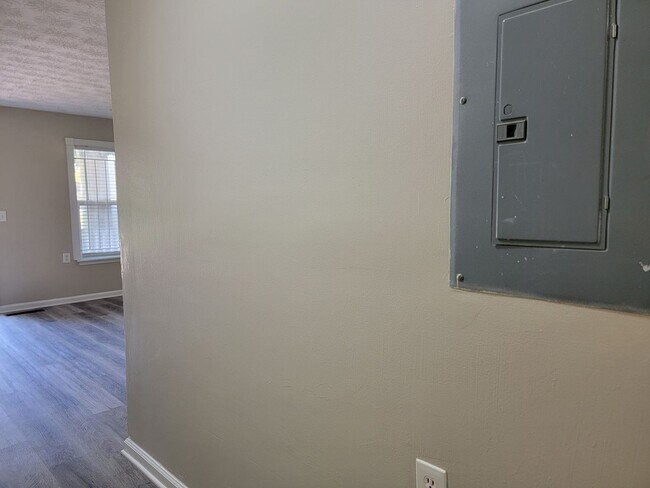 Building Photo - Intown Ranch - ADA Accessible Voucher Approved - Immediate Move In