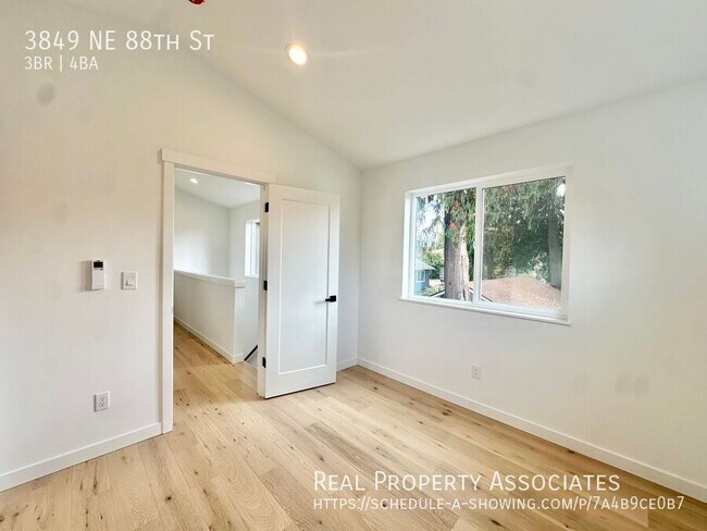 Building Photo - 3849 NE 88th St