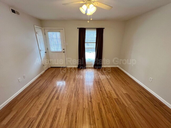 Building Photo - 1015 Commodore Dr