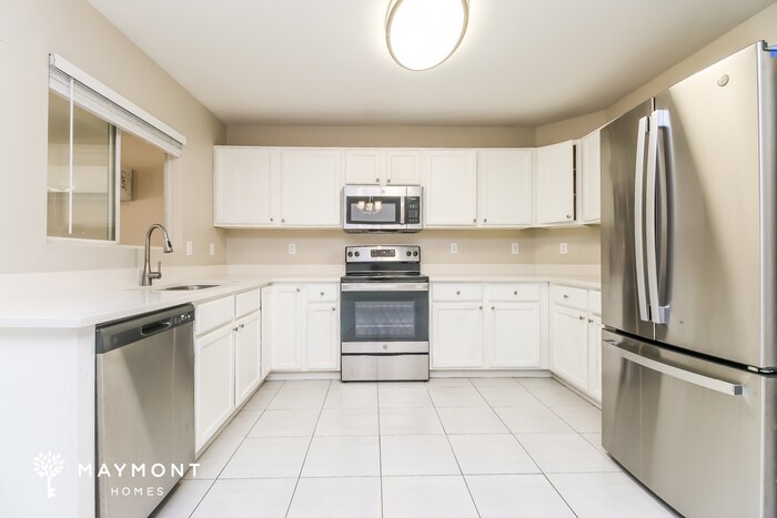 Building Photo - 1902 S Ocotillo Dr