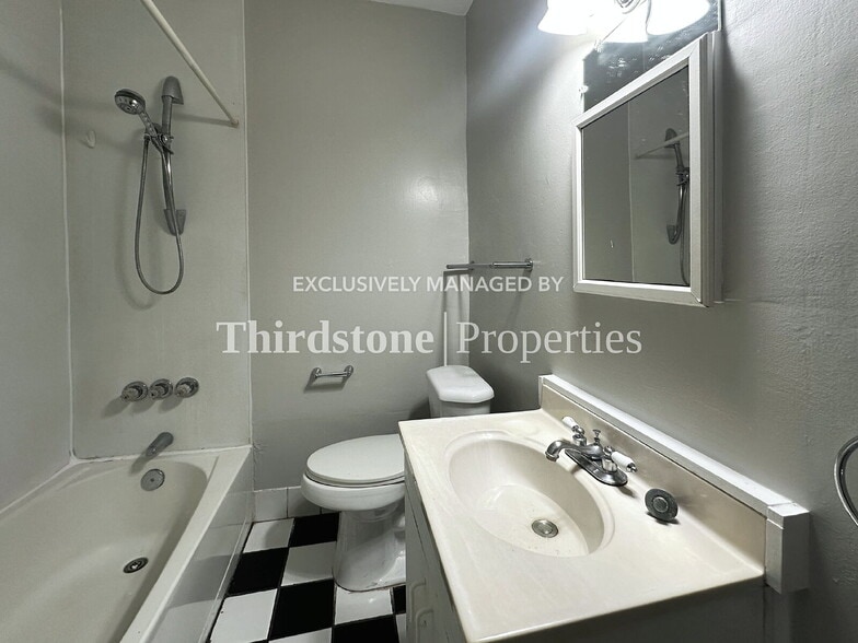 Building Photo - 2881 Selma St