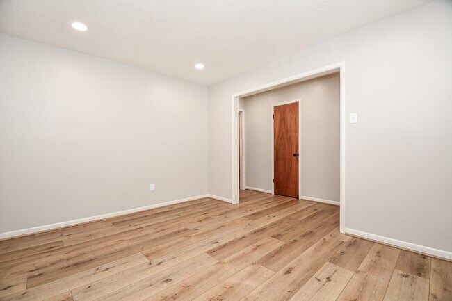 Building Photo - 2303 Willow Blvd