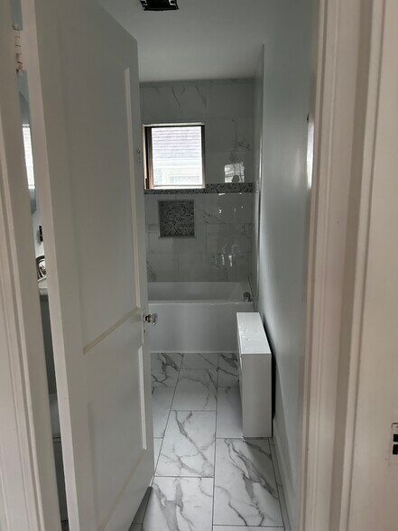 Building Photo - 176 Brush Hill Rd