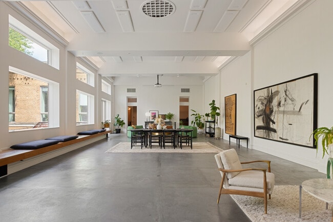 Building Photo - 1019 N Wolcott Ave