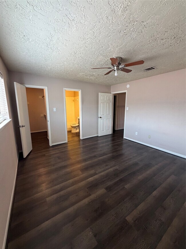 Building Photo - 3010 Bee Cave Dr