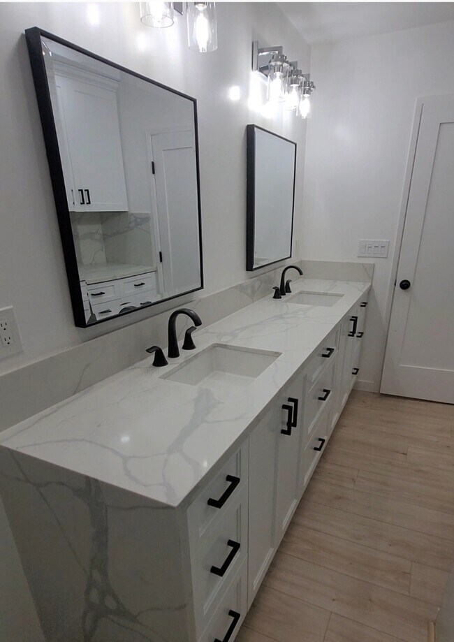 Master bathroom - 1300 Midvale Ave