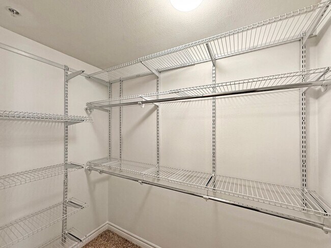 Building Photo - Modern 2BR/2.5BA with a Bonus Room Condo i...