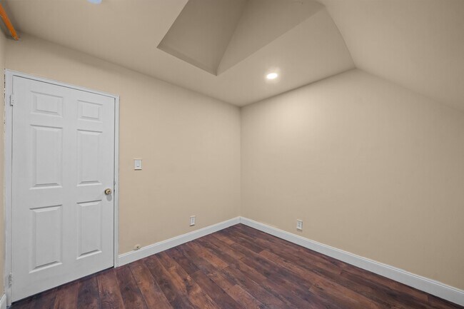 Building Photo - 3311 Pleasant Ave