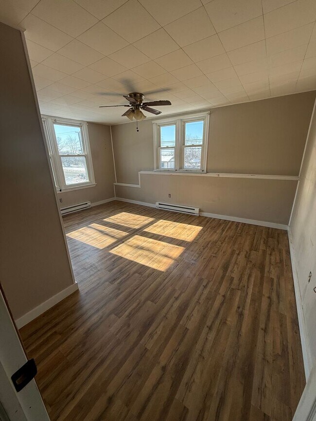 Building Photo - 3185 Spring Rd