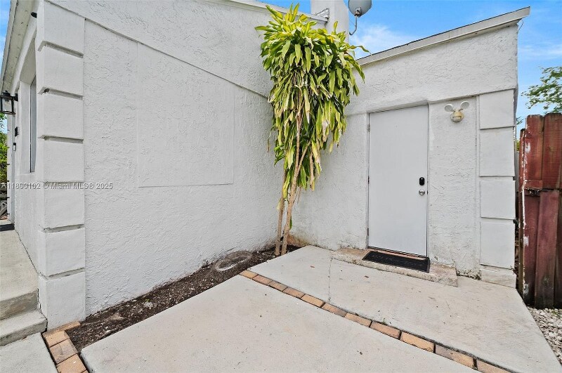Building Photo - 534 NW 50th St