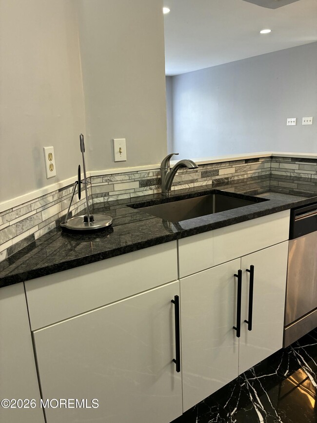 Building Photo - 419 Hancock Pl