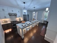 Building Photo - Spacious & Stylish Rental in Newtown Squar...