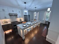 Building Photo - Spacious & Stylish Rental in Newtown Squar...