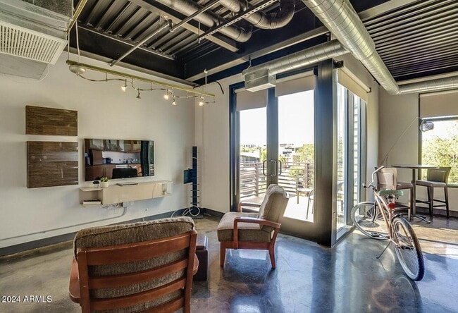 Building Photo - 4020 N Scottsdale Rd