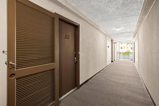 Building Photo - 450 Treasure Island Causeway