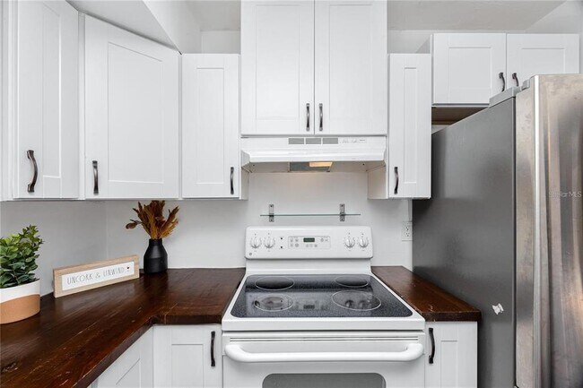 Building Photo - 2095 Sunset Point Rd