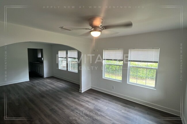 Building Photo - **Coming Soon** Beautiful Renovated 3 Bedr...