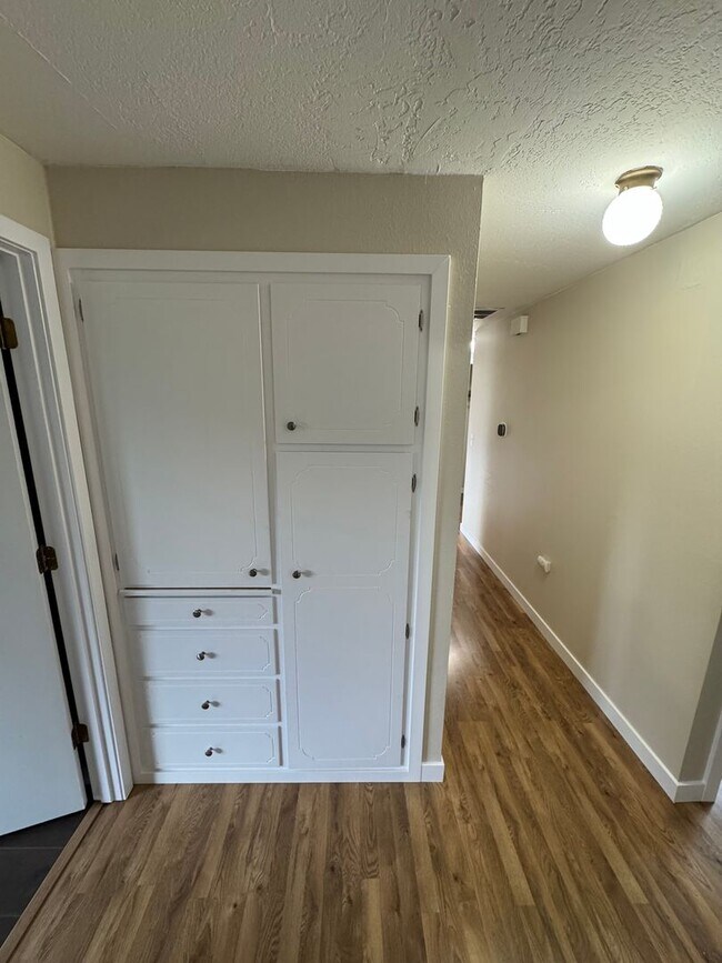 Building Photo - Charming 3 Bed / 2 Bath Ranch on Large Lot – Cul-de-Sac Location – $2,495/mo