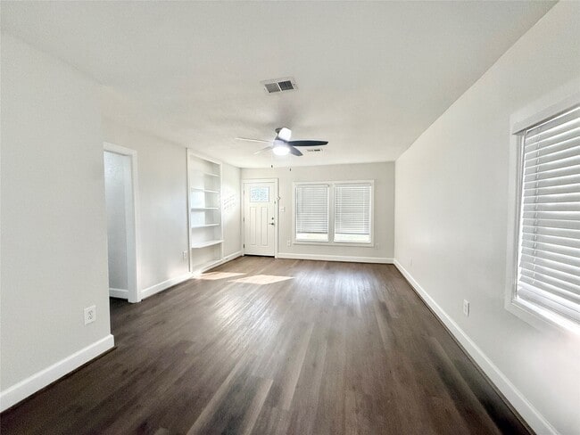 Building Photo - 137 Laurel St