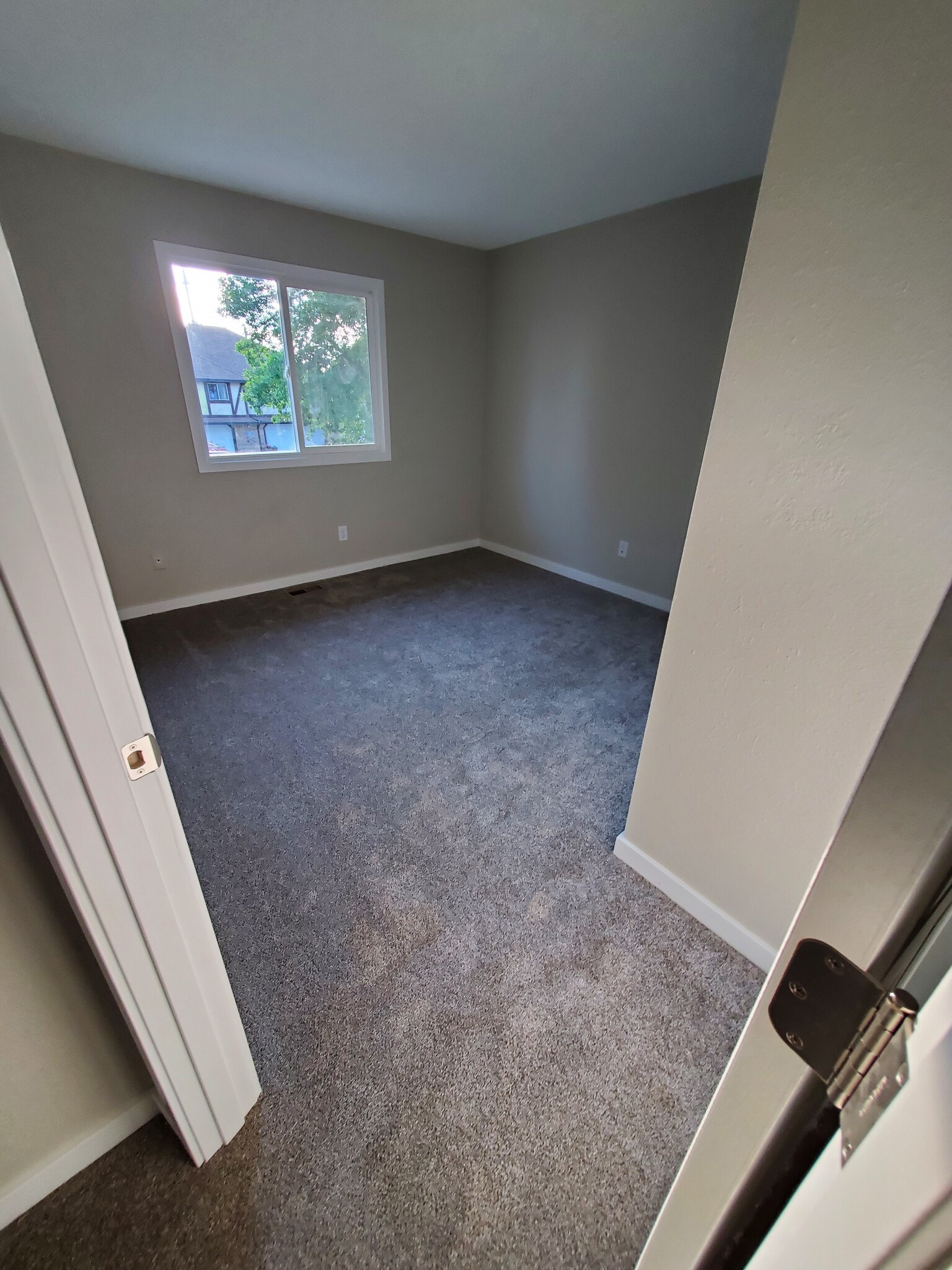 Building Photo - 3542 Independence Ave N