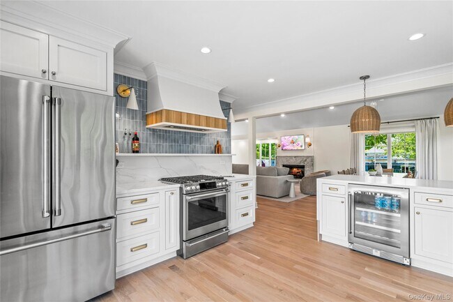 Building Photo - 4 Carriage Ln