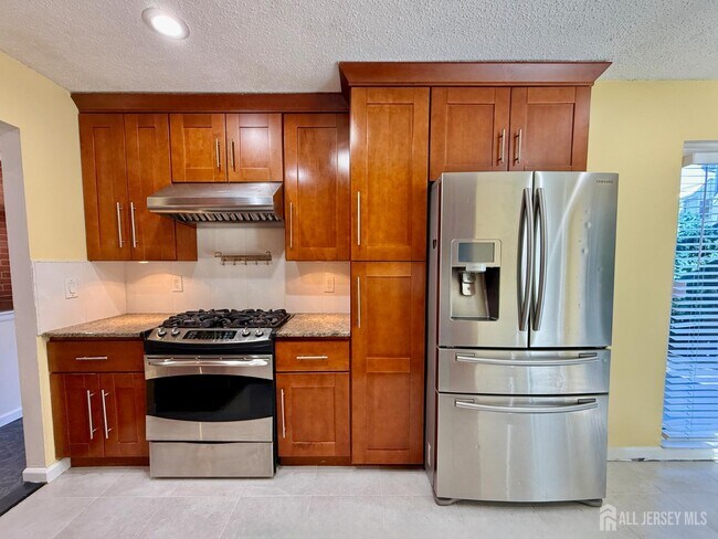 Building Photo - 5 Viburnum Ct