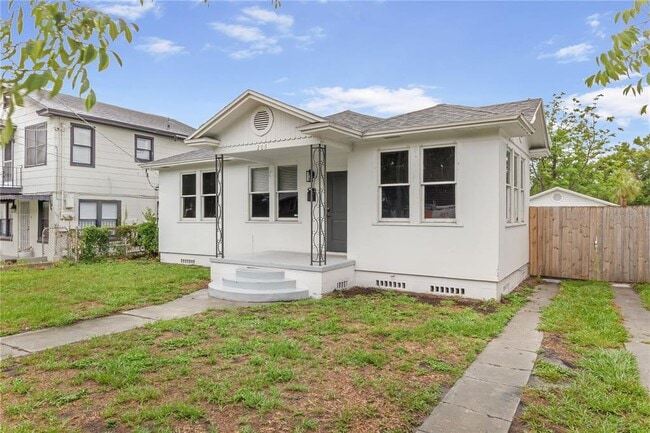 Building Photo - 206 N Albany Ave