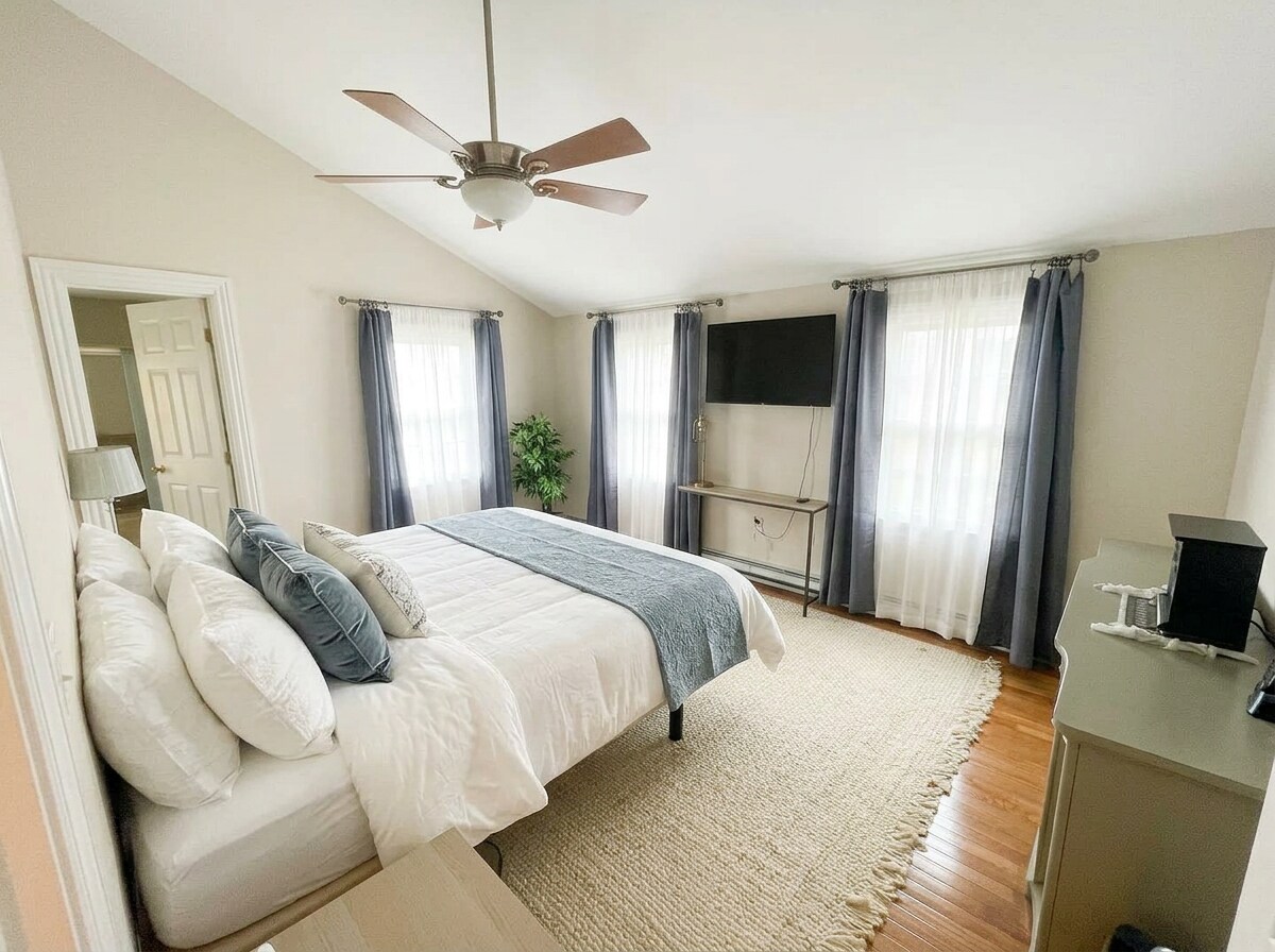 Building Photo - 14 Oak St